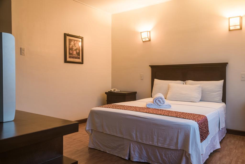 Oftana Suites Mandaue Bagian luar foto