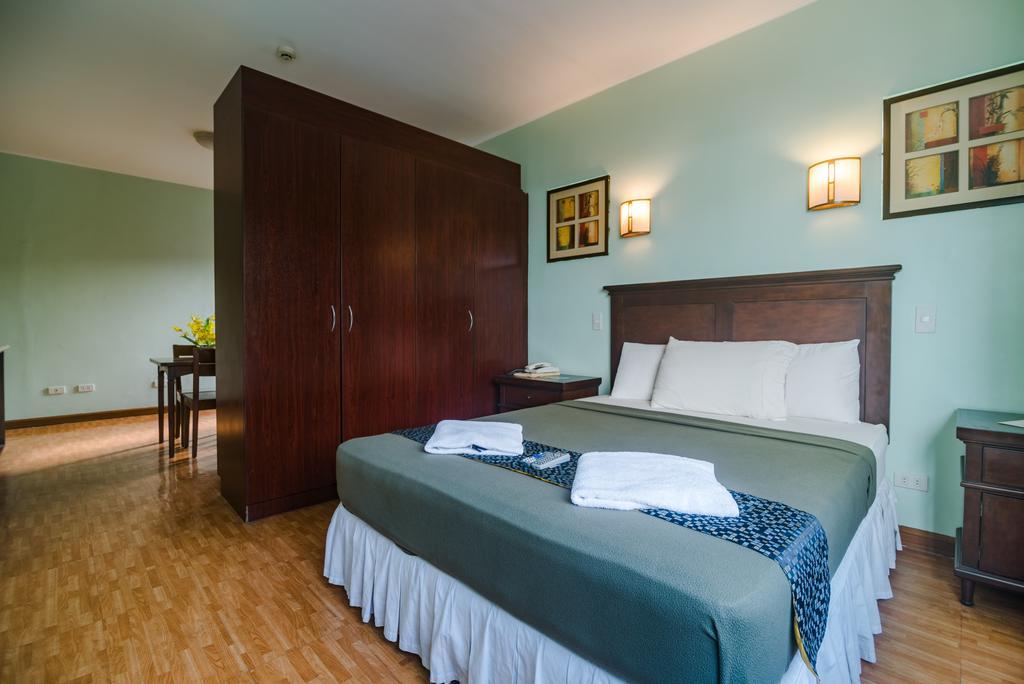 Oftana Suites Mandaue Bagian luar foto