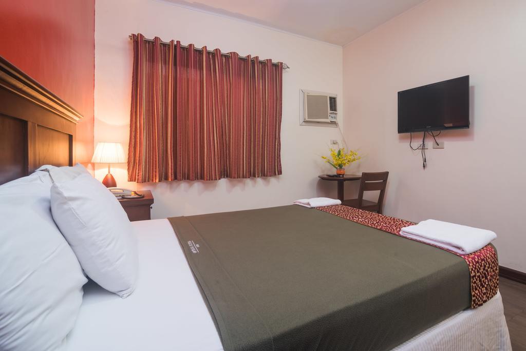 Oftana Suites Mandaue Bagian luar foto