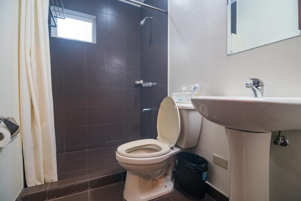 Oftana Suites Mandaue Bagian luar foto