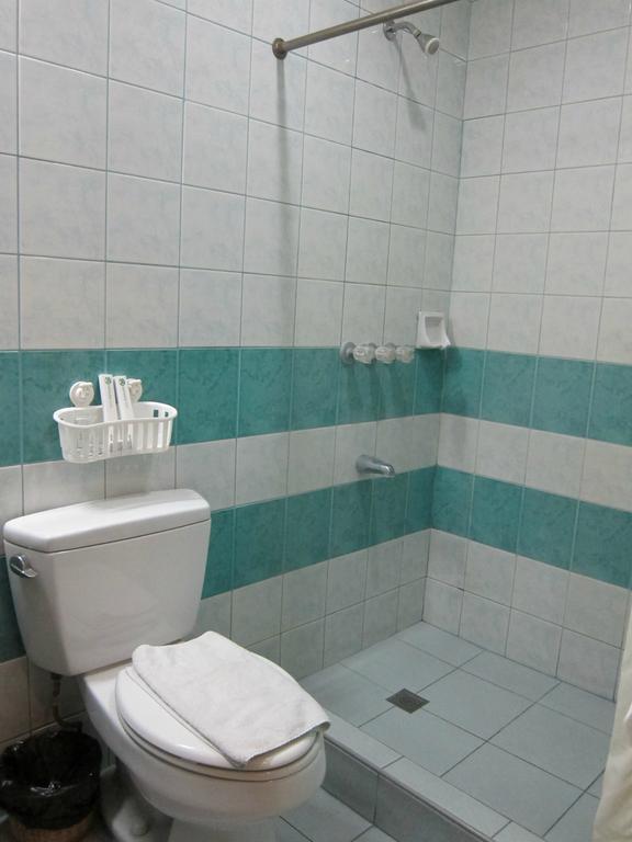 Oftana Suites Mandaue Bagian luar foto