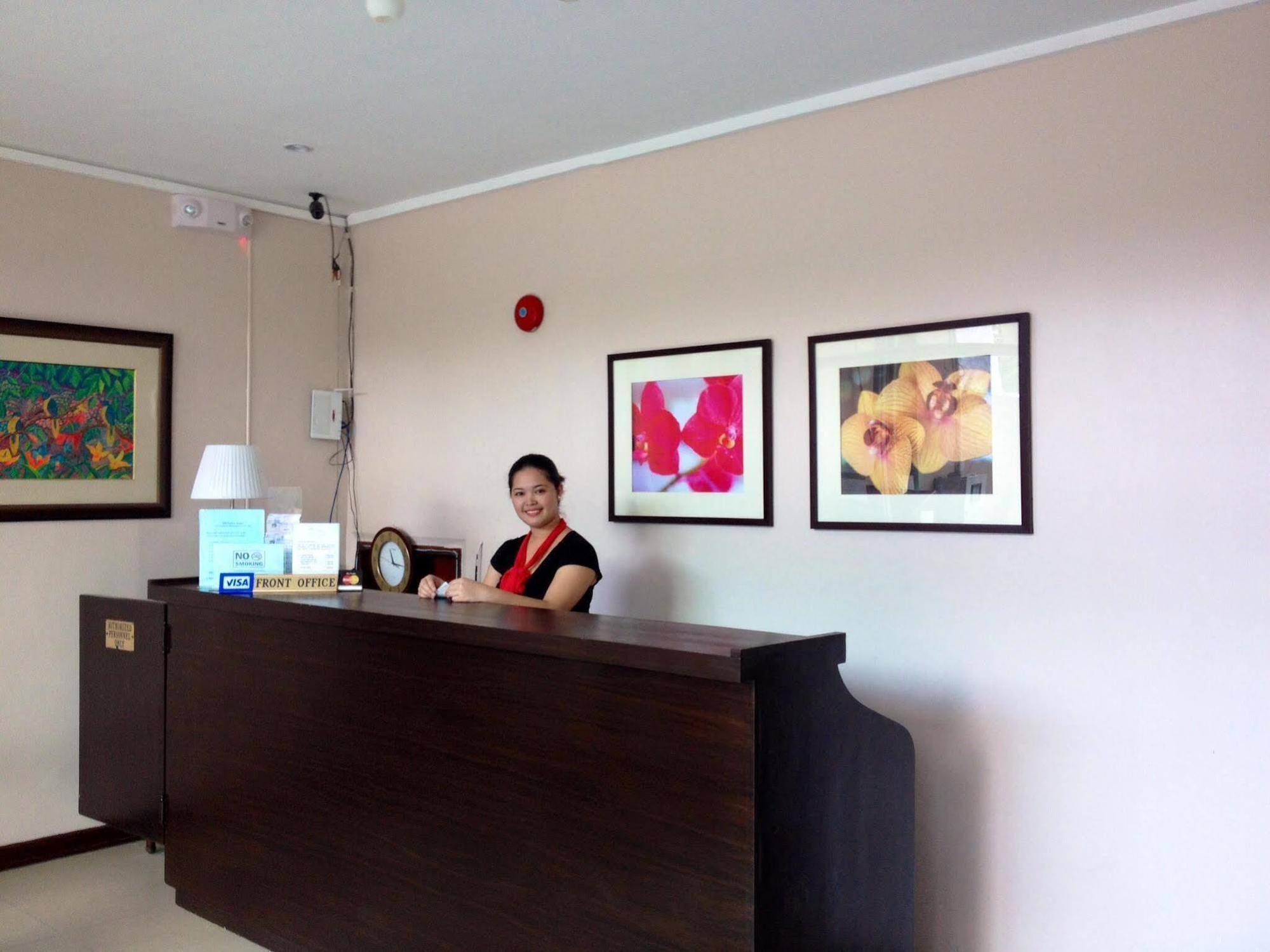 Oftana Suites Mandaue Bagian luar foto