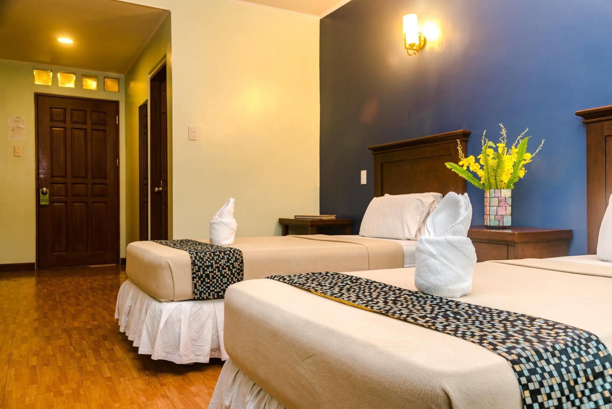 Oftana Suites Mandaue Bagian luar foto