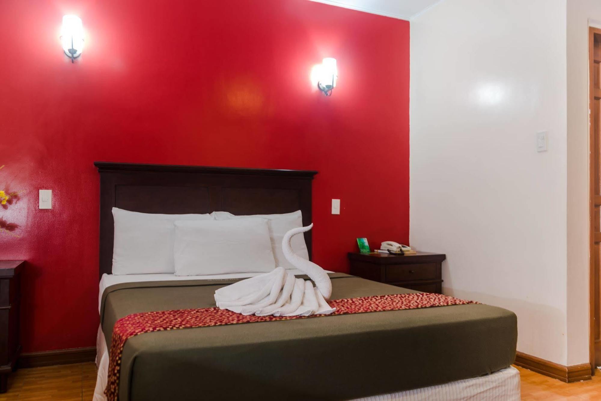 Oftana Suites Mandaue Bagian luar foto