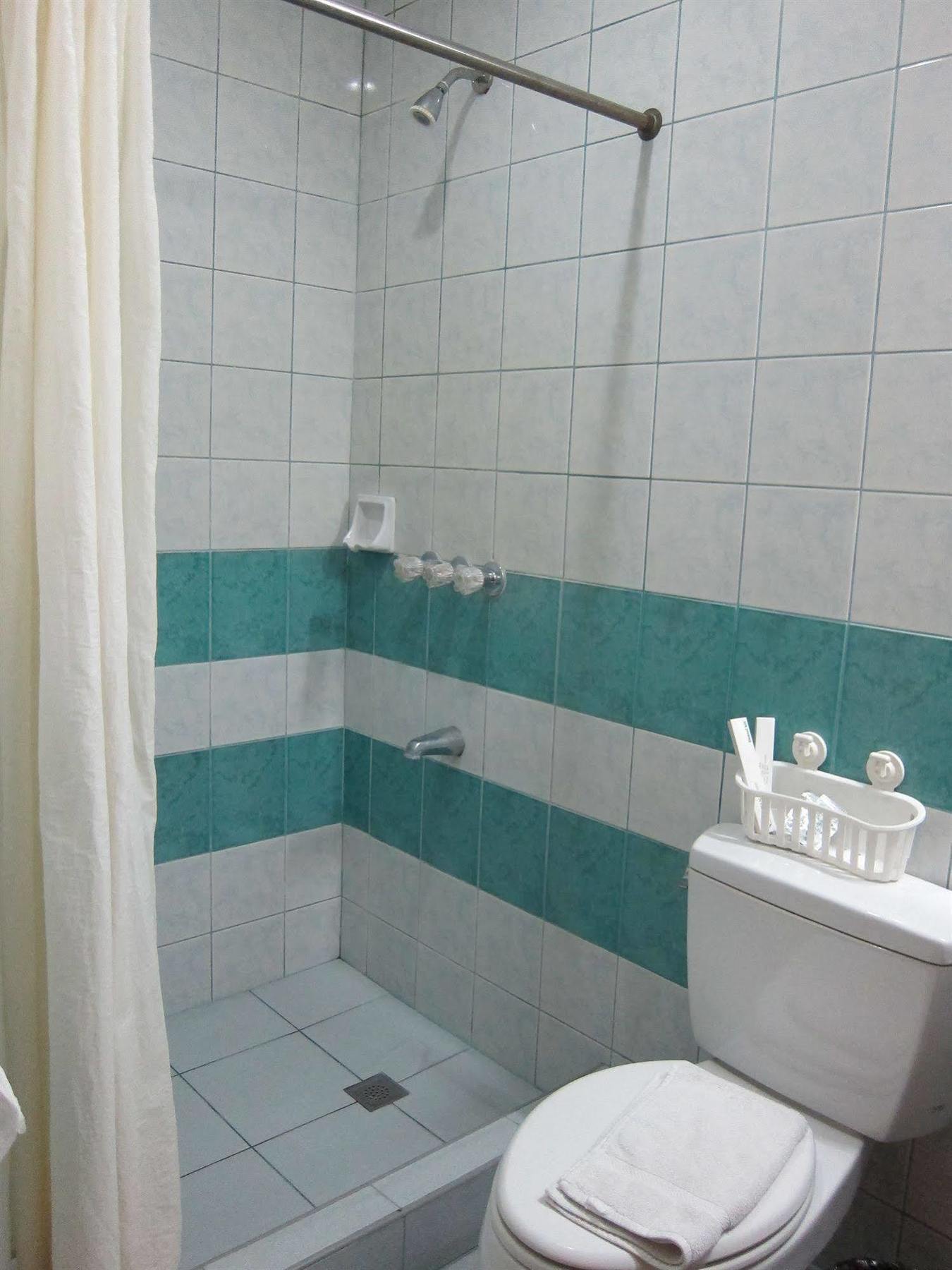 Oftana Suites Mandaue Bagian luar foto