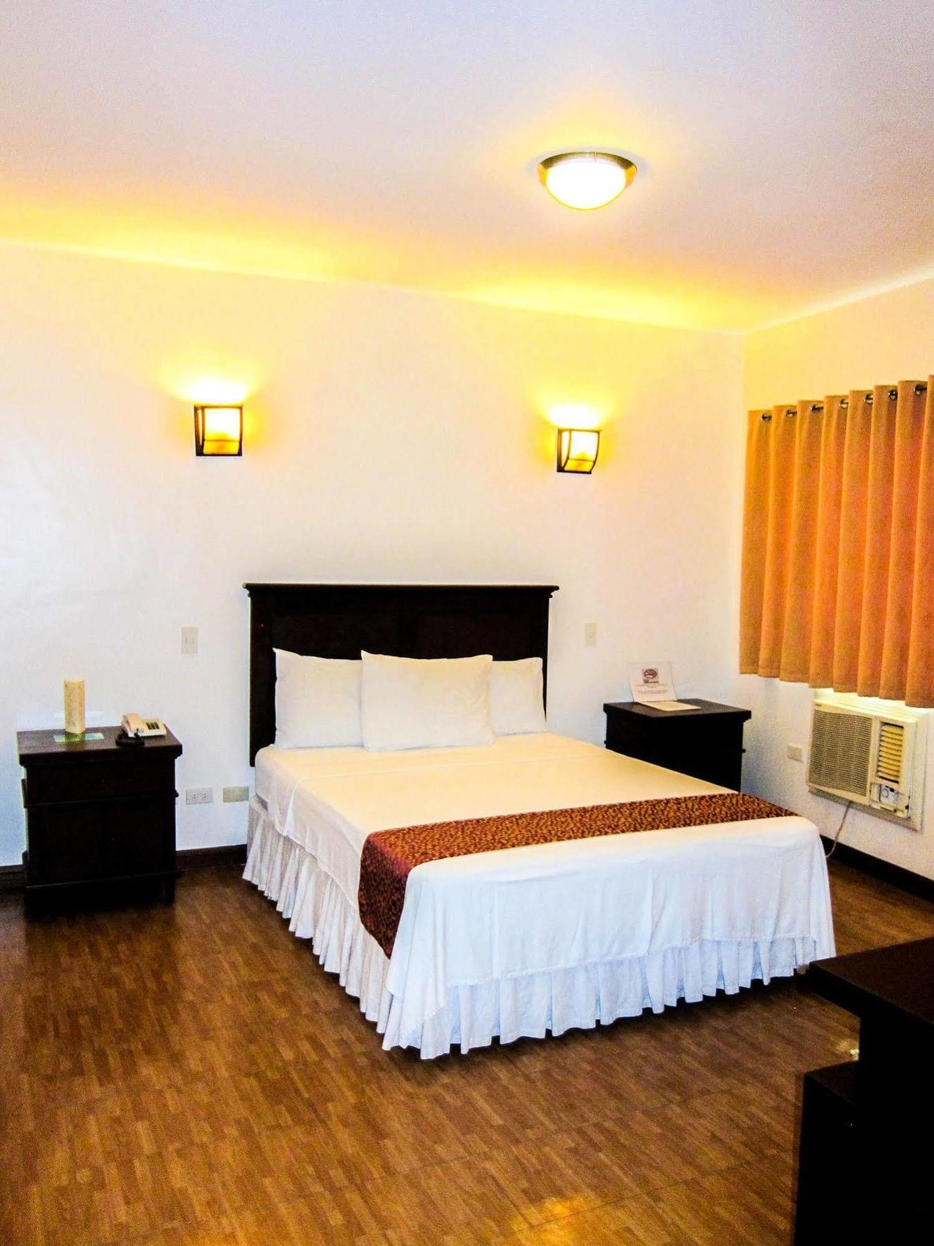 Oftana Suites Mandaue Bagian luar foto