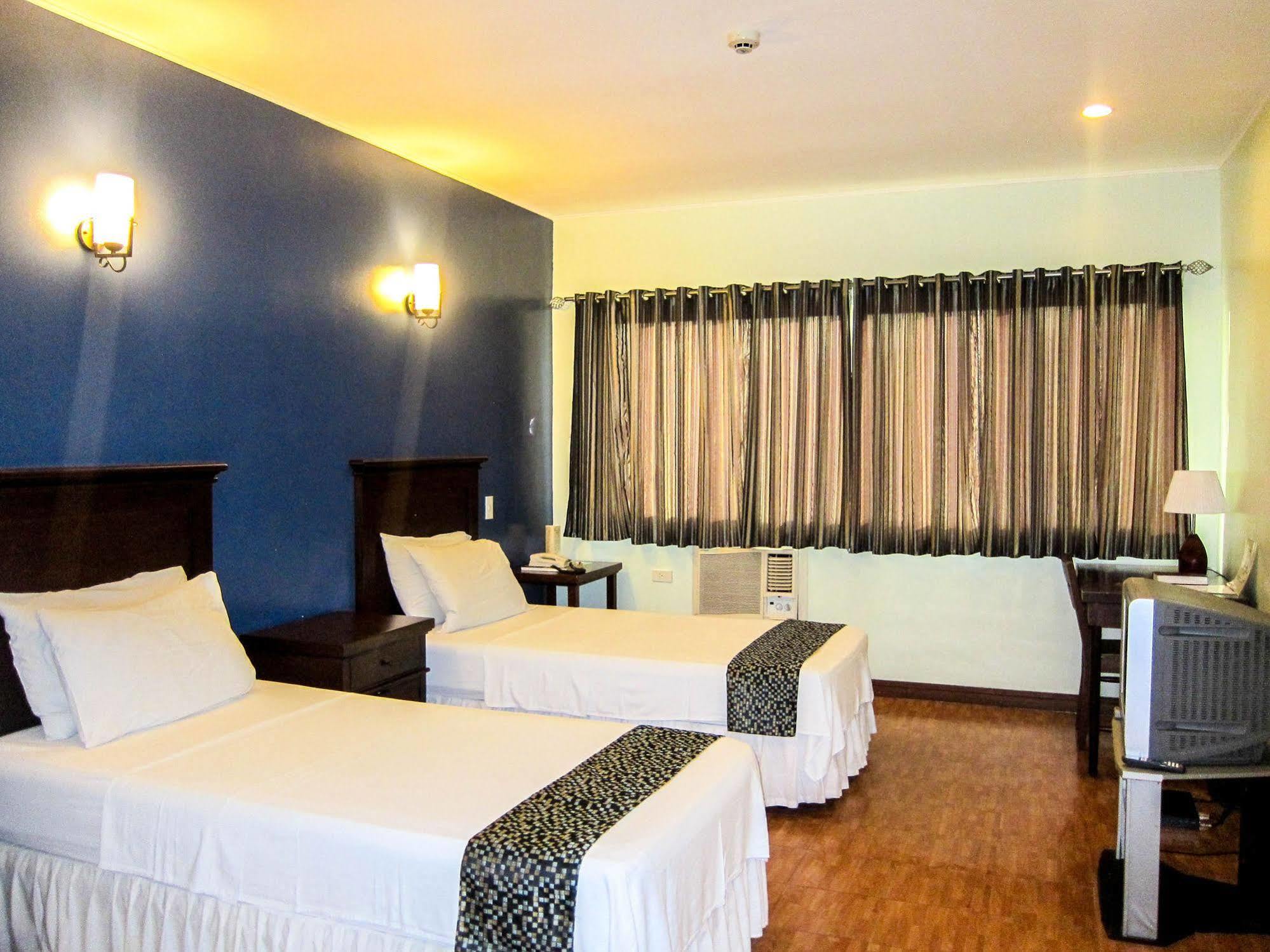 Oftana Suites Mandaue Bagian luar foto