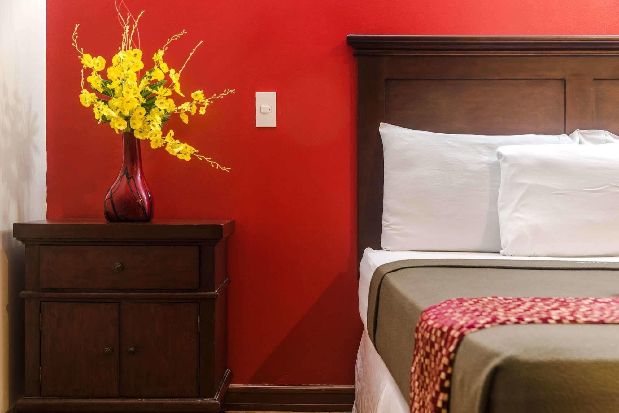 Oftana Suites Mandaue Bagian luar foto