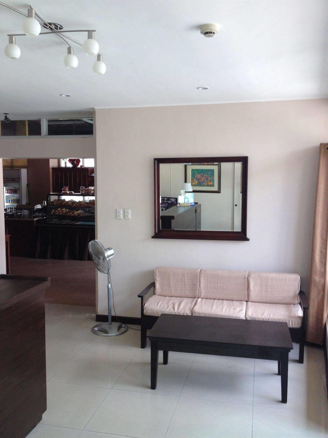 Oftana Suites Mandaue Bagian luar foto
