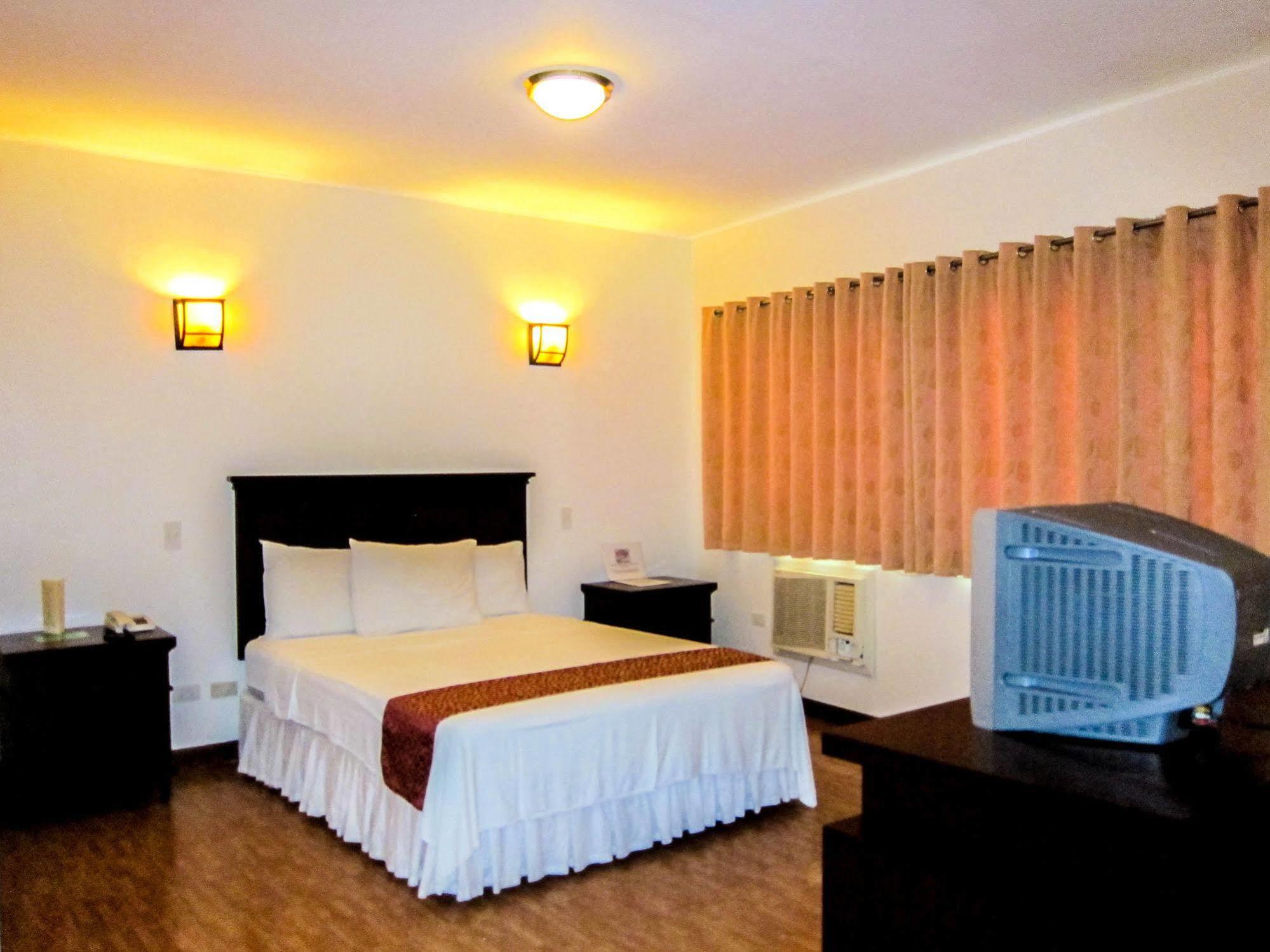 Oftana Suites Mandaue Bagian luar foto