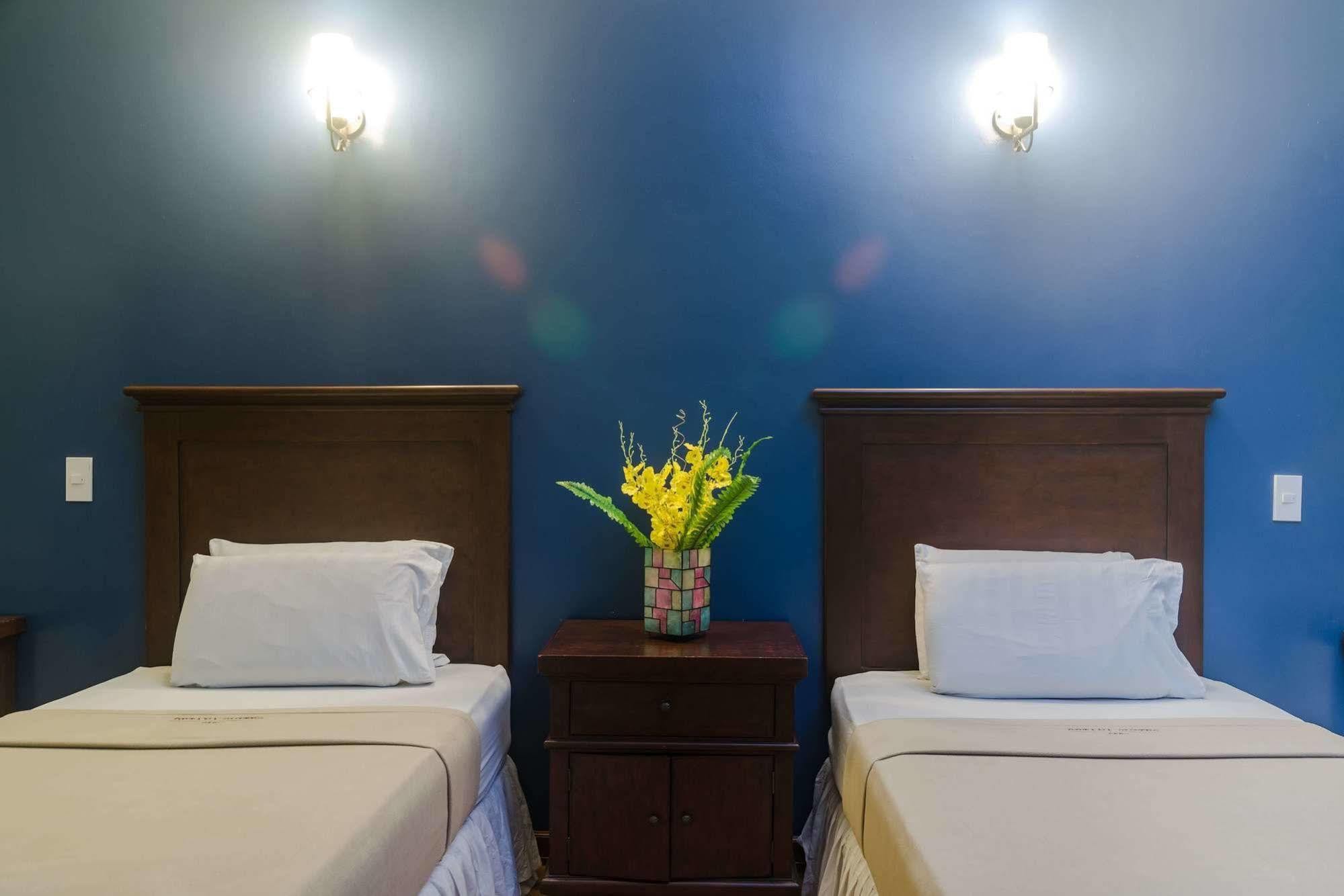 Oftana Suites Mandaue Bagian luar foto