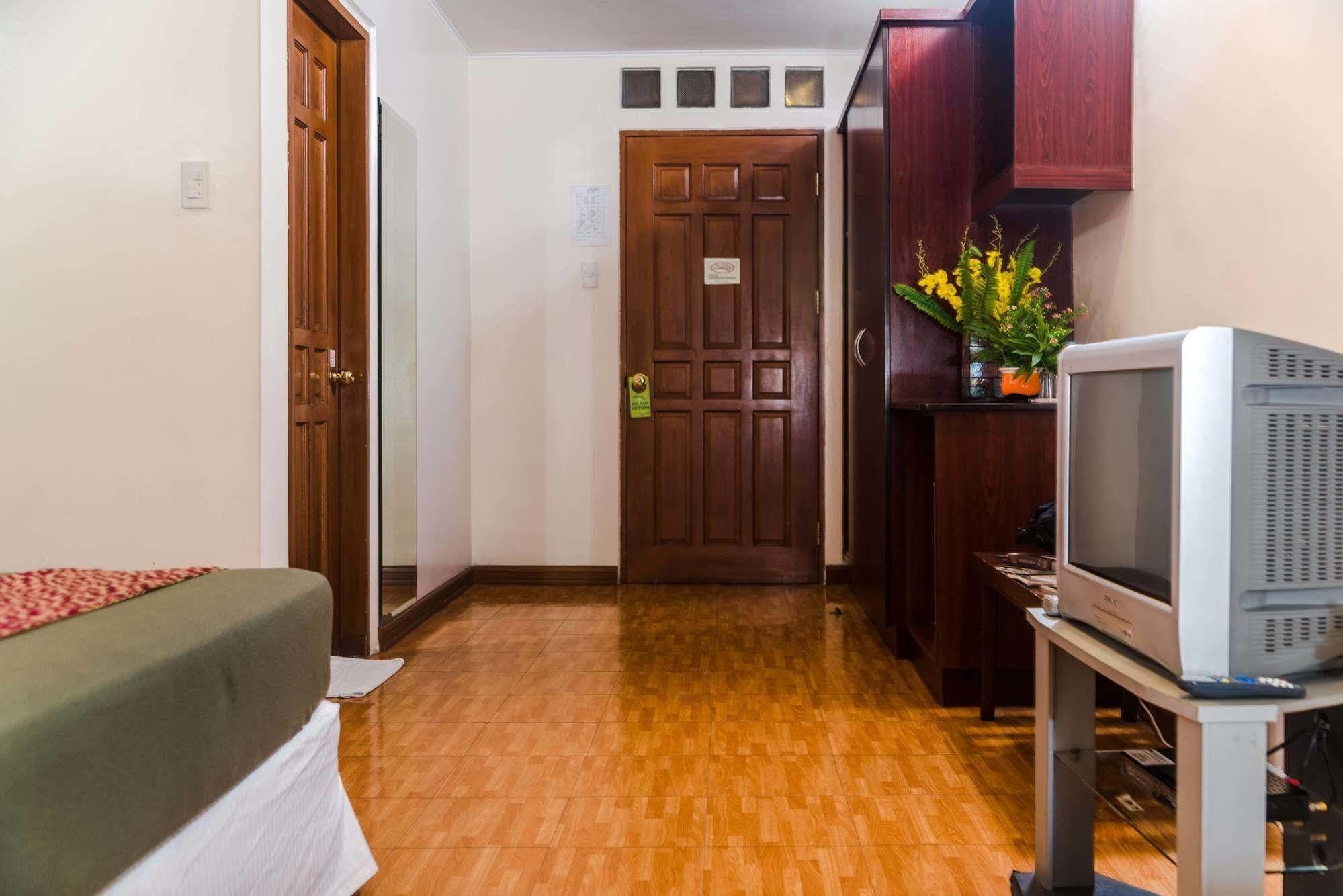Oftana Suites Mandaue Bagian luar foto