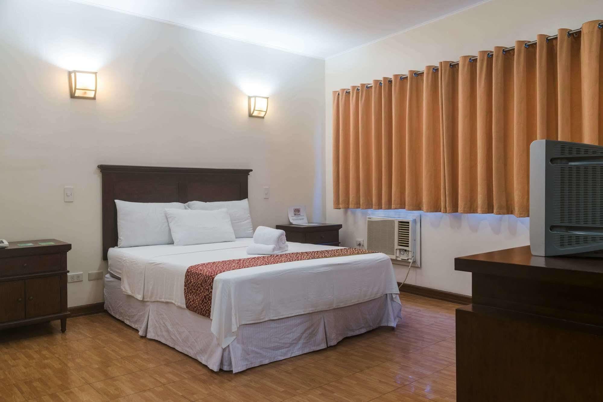 Oftana Suites Mandaue Bagian luar foto