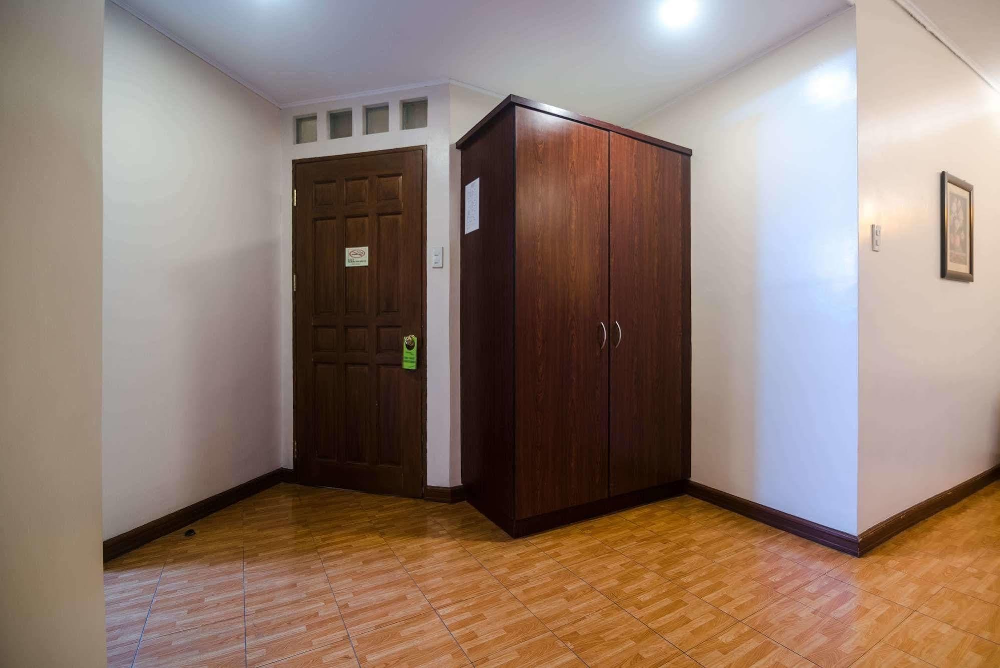 Oftana Suites Mandaue Bagian luar foto