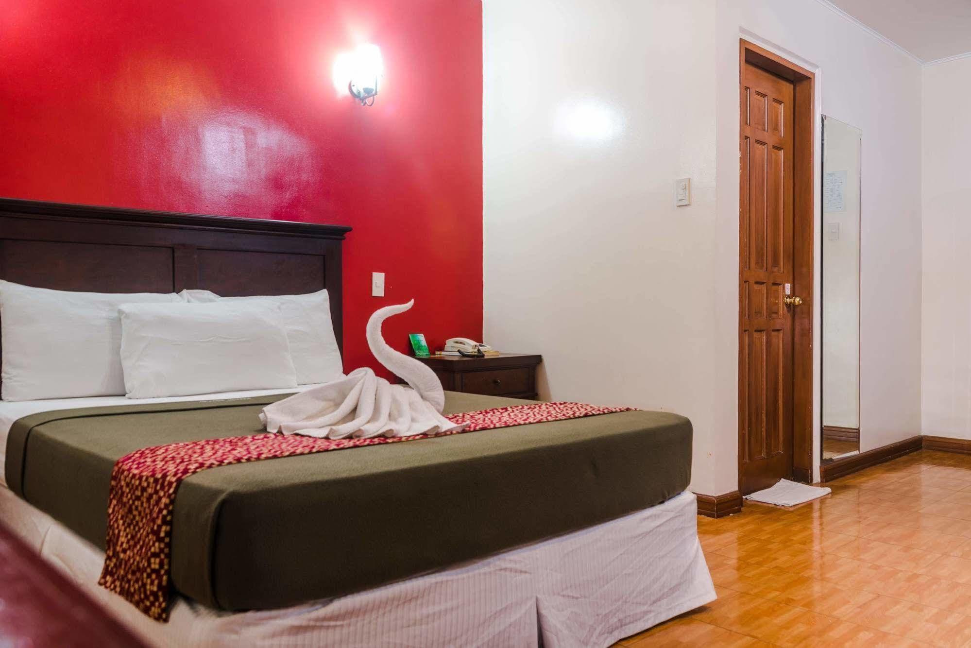 Oftana Suites Mandaue Bagian luar foto