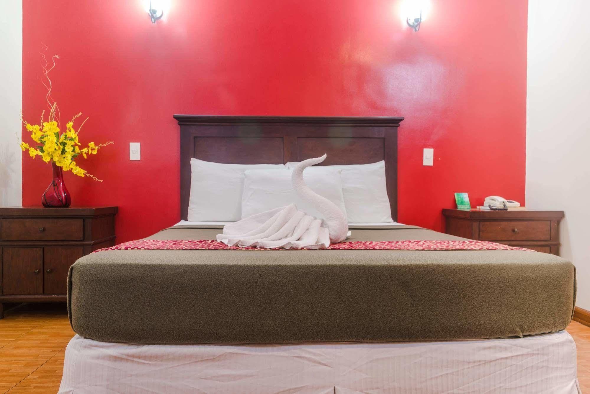 Oftana Suites Mandaue Bagian luar foto