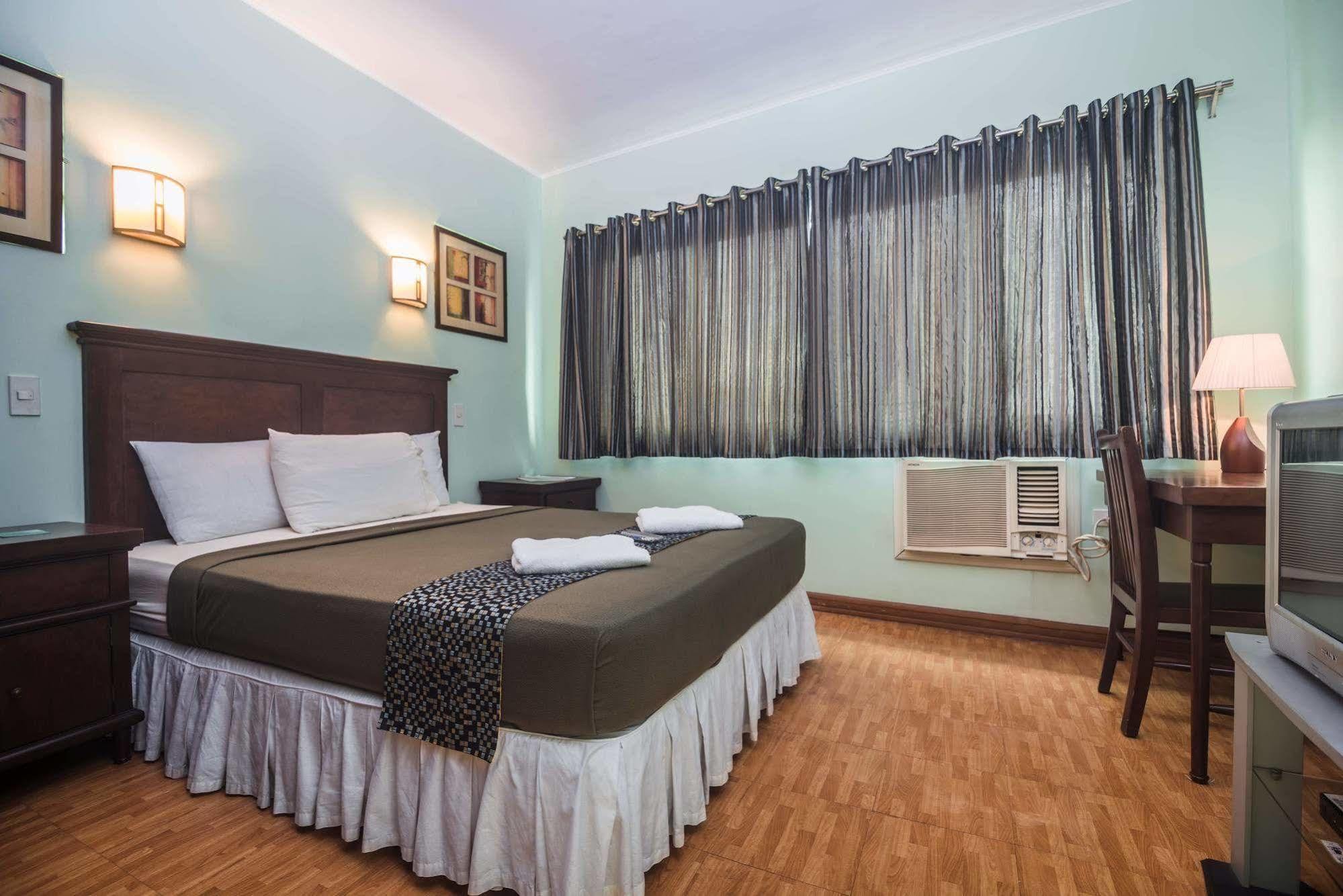 Oftana Suites Mandaue Bagian luar foto