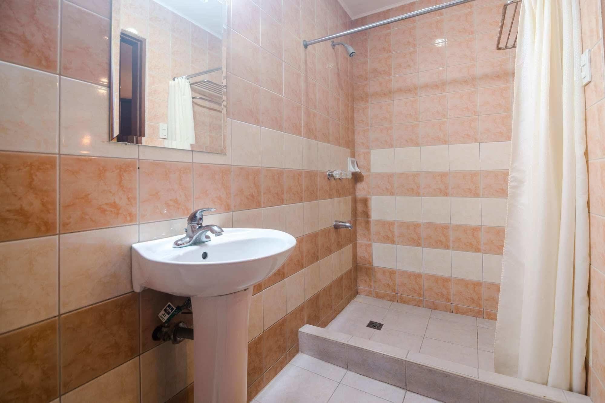 Oftana Suites Mandaue Bagian luar foto